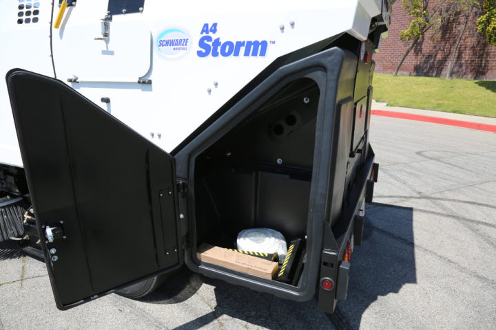 Schwarze A4 Storm Street Sweeper - Storage Container