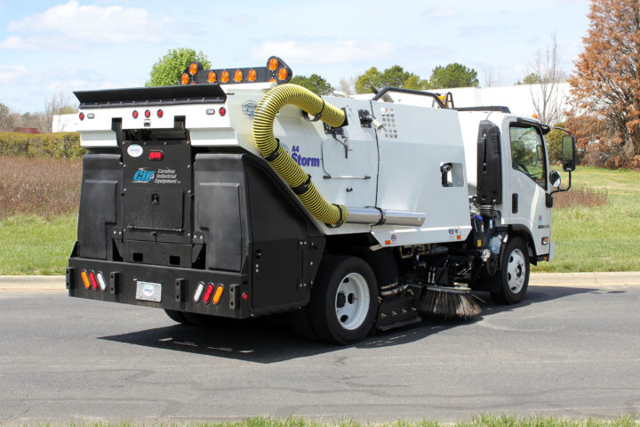 Schwarze A4 Storm Street Sweeper - Rear Angle with Hose