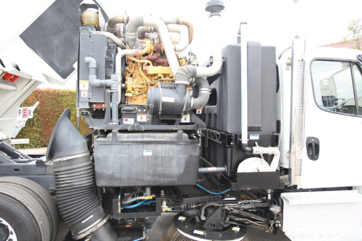 Schwarze A7 Tornado Street Sweeper Engine