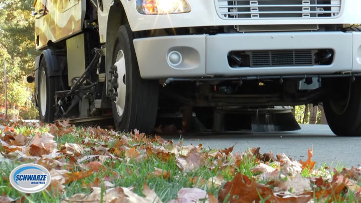 Schwarze HyperVAC Street Sweeper's Gutter Brooms Pick up Leaves