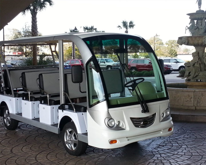 Star EV Shuttle Bus - M-Series BN72-11 at a hotel