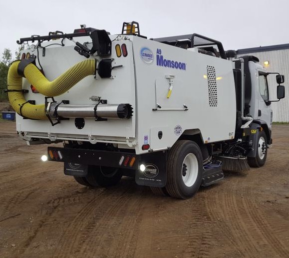 Schwarze A9 Monsoon Regenerative Air Street Sweeper