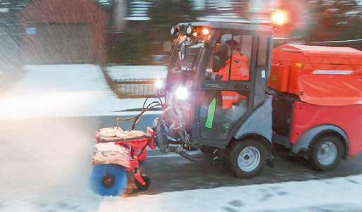 Hako Citymaster 650 Municipal Sidewalk Tractor with snow broom