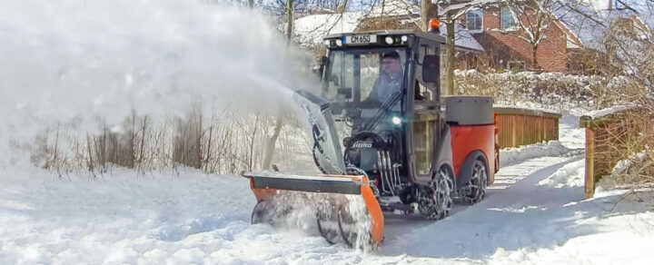 Hako Citymaster 650 Municipal Sidewalk Tractor plowing snow