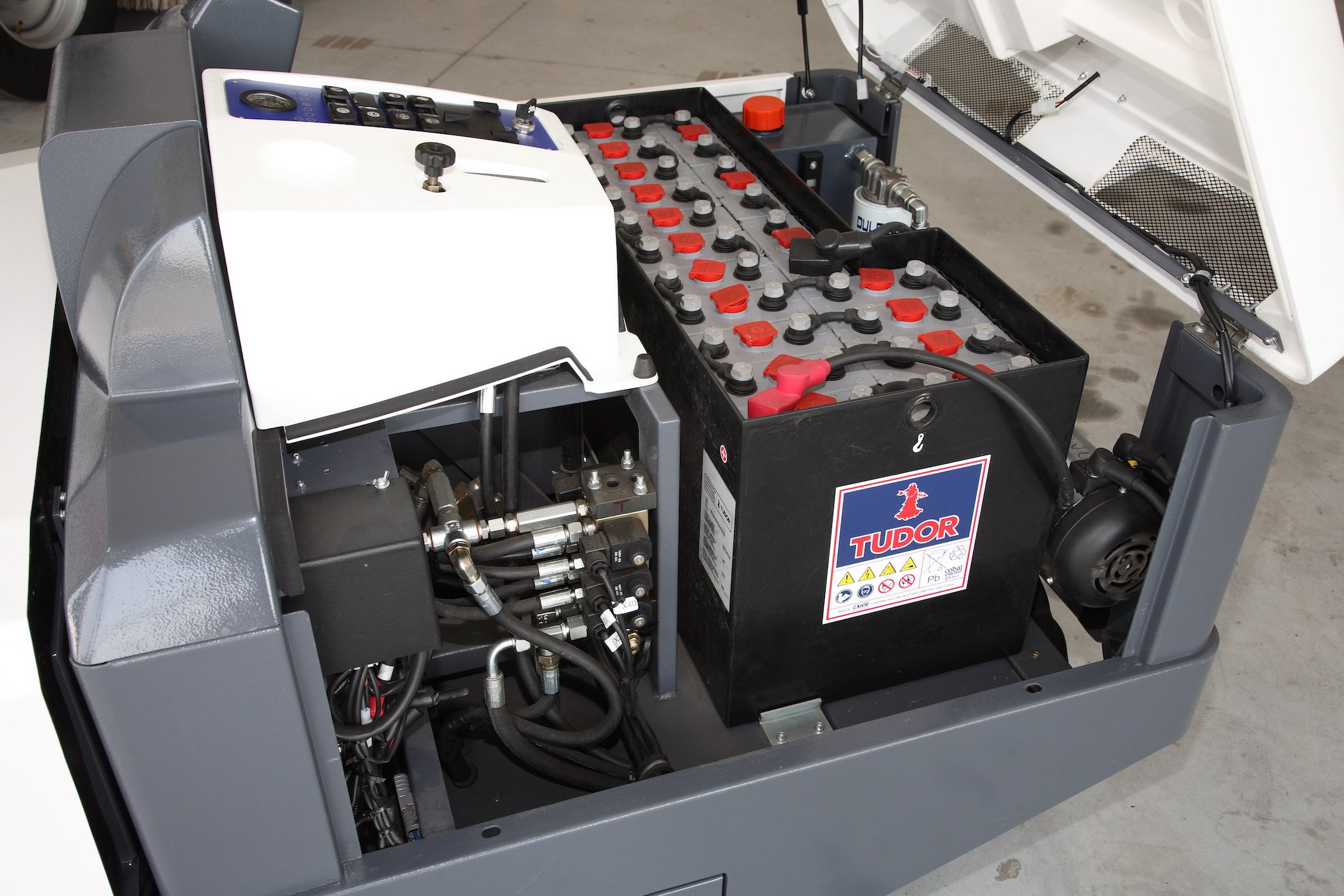 Dulevo 90 Sweeper - Battery Access