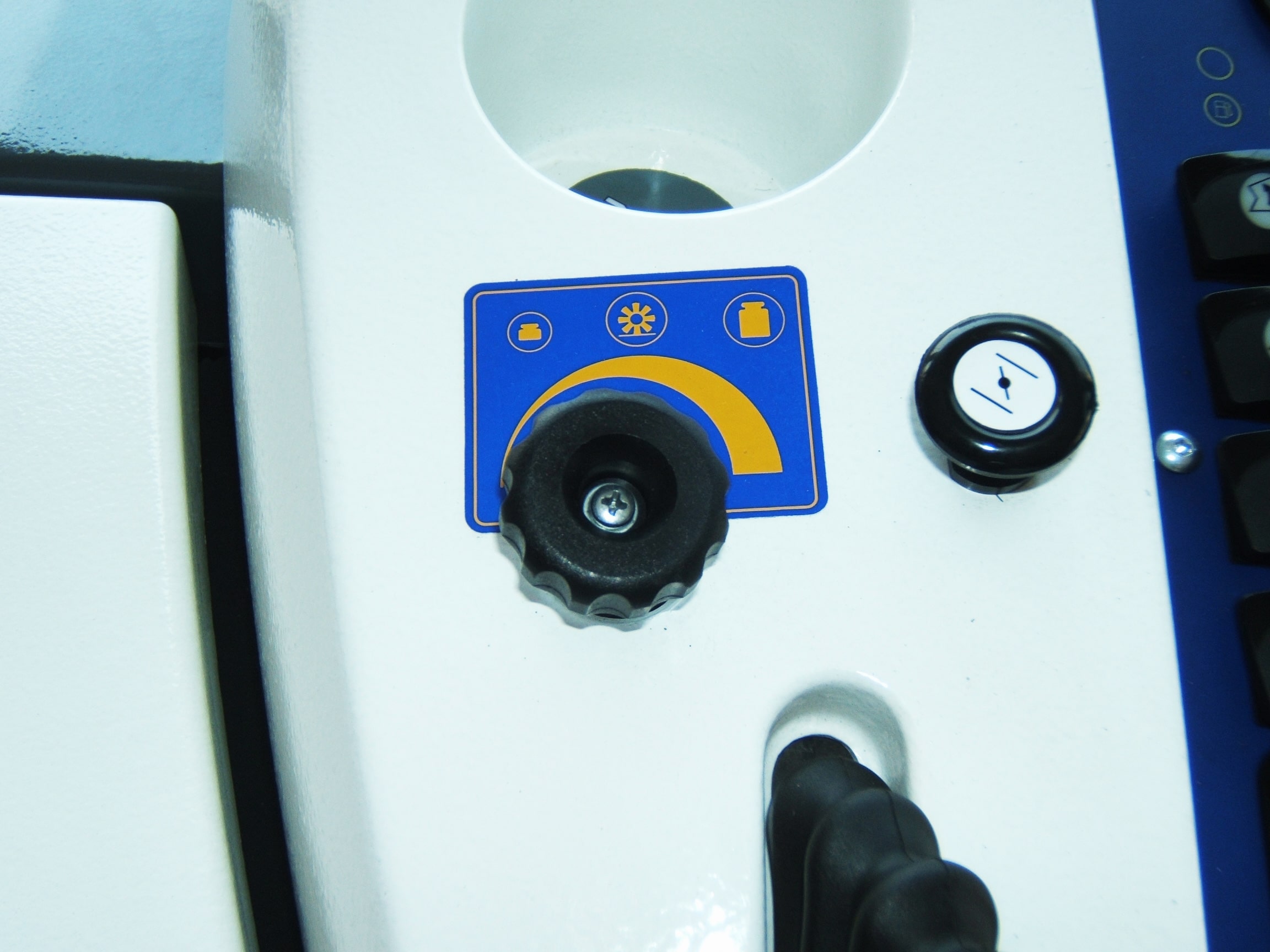 Dulevo 90 Sweeper - Brush Pressure Control Knob