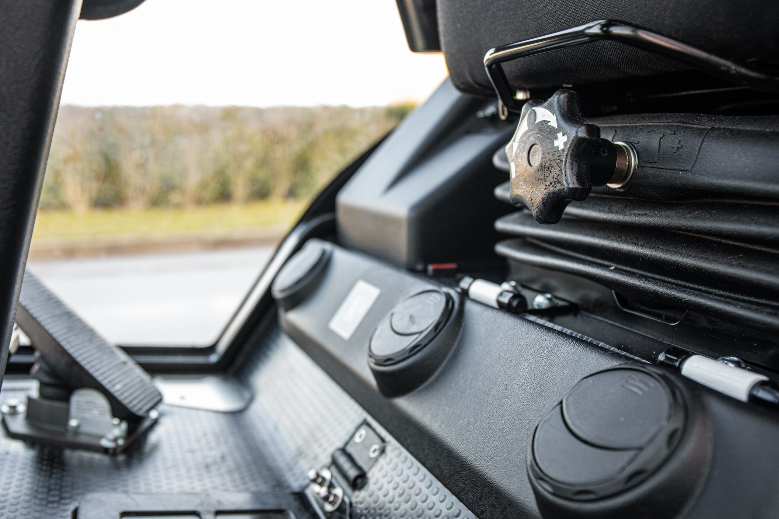 Dulevo 850 Seat Adjustment