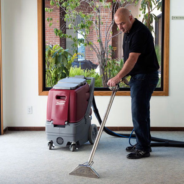 Minuteman Rush Carpet Extractor In Use