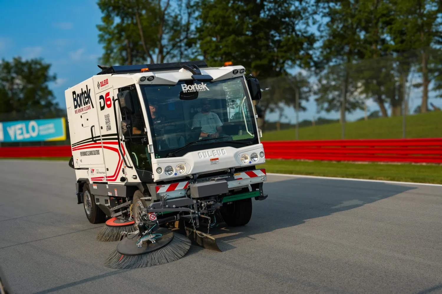 Vacuum Street Sweeper